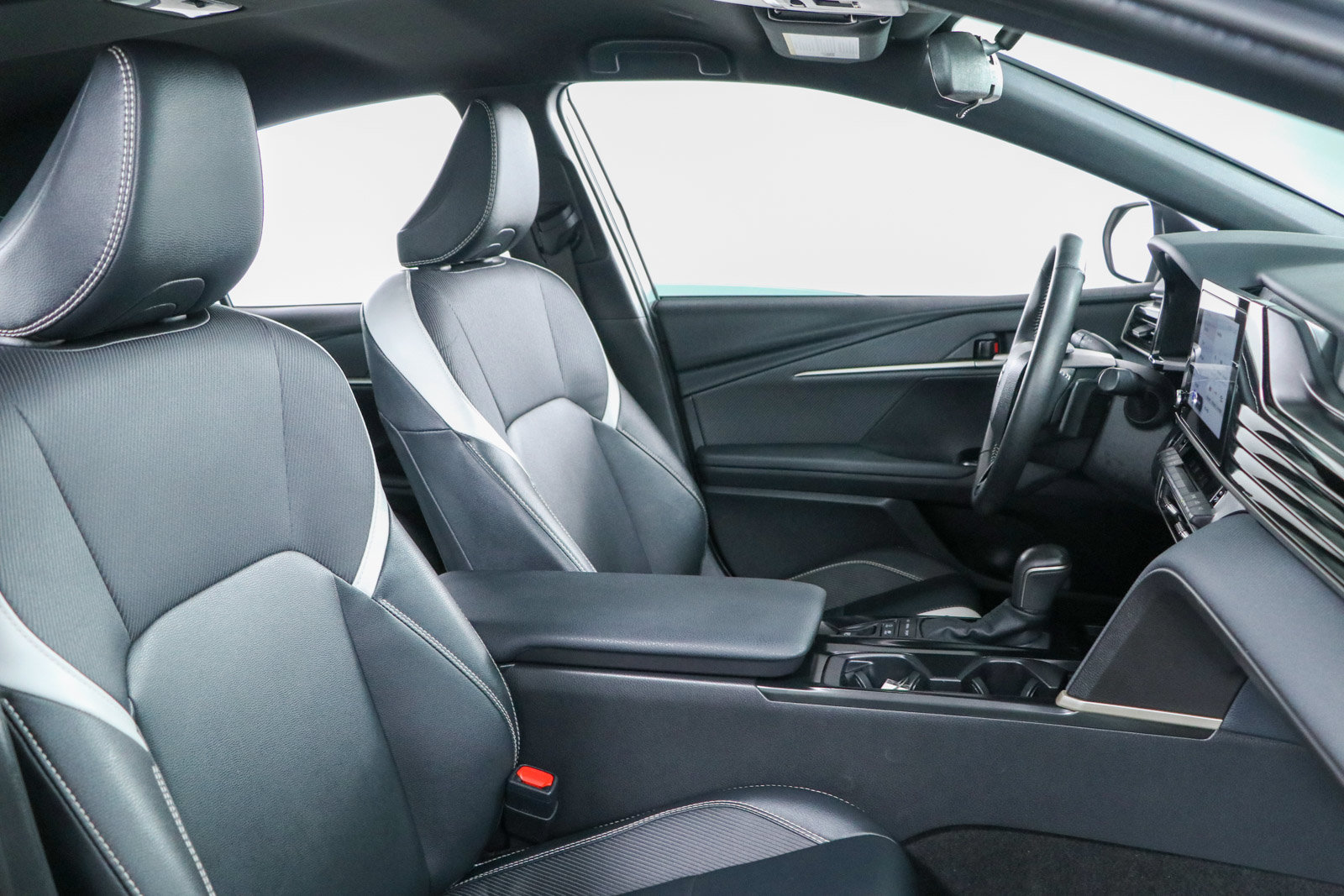 Used 2025 Toyota Camry SE FWD image 26