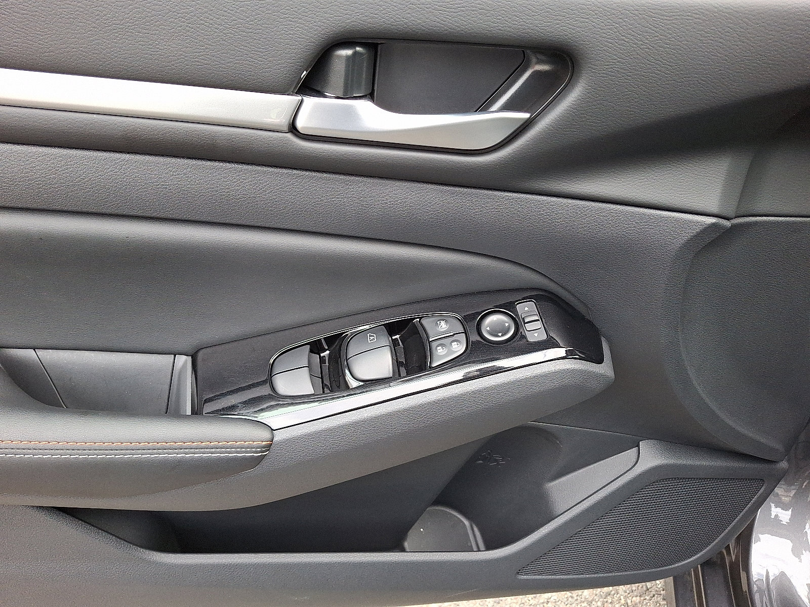 Certified 2025 Nissan Altima 2.5 SR w/ SR Premium Package image 13