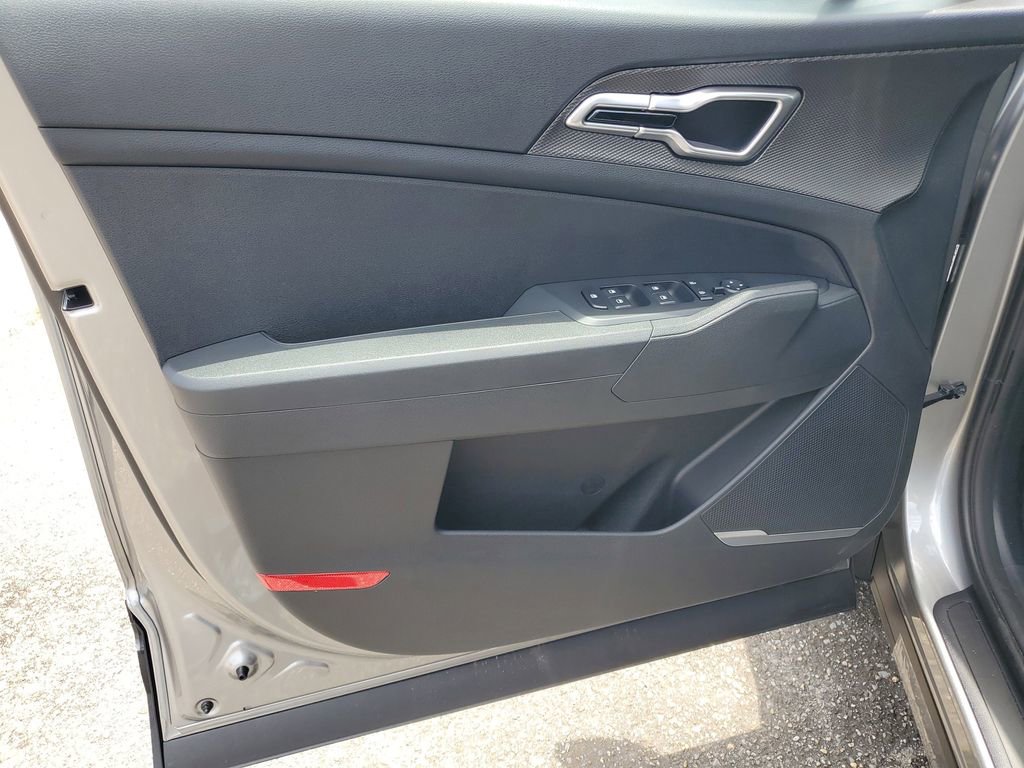 New 2025 Kia Sportage LX FWD image 8