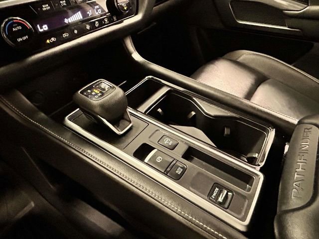 Used 2024 Nissan Pathfinder SL w/ Black Appearance Package FWD image 17