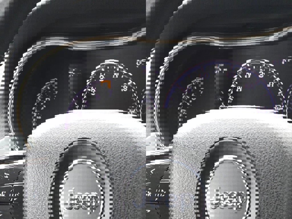 Used 2017 Jeep Grand Cherokee Laredo w/ Quick Order Package 23E image 17