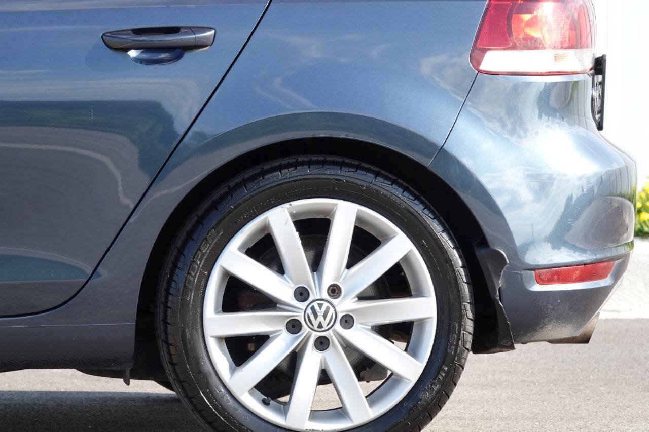 Used 2011 Volkswagen Golf TDI w/ Cold Weather Pkg FWD image 15