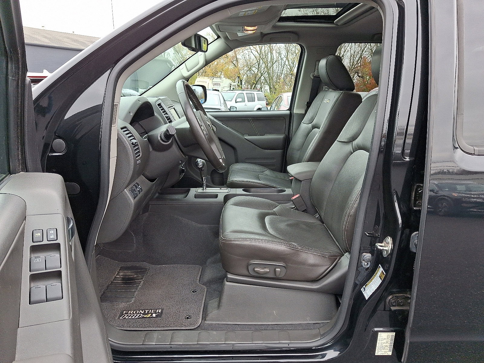 Used 2019 Nissan Frontier PRO-4X w/ Pro-4x Luxury Package image 23