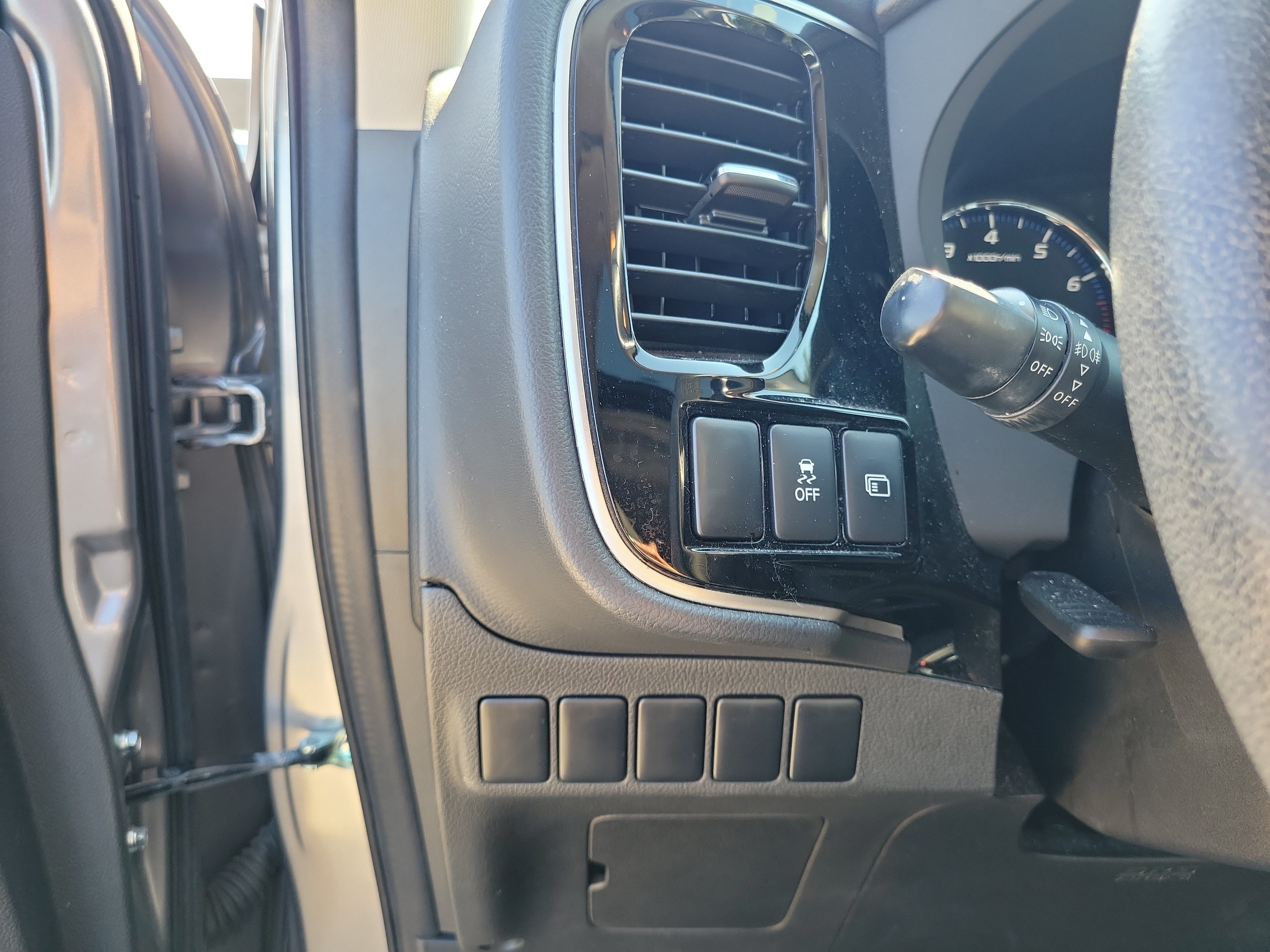 Used 2019 Mitsubishi Outlander LE AWD/4WD image 20