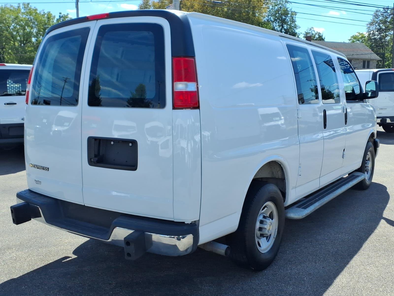 Used 2025 Chevrolet Express 2500 w/ Driver Convenience Package RWD image 3