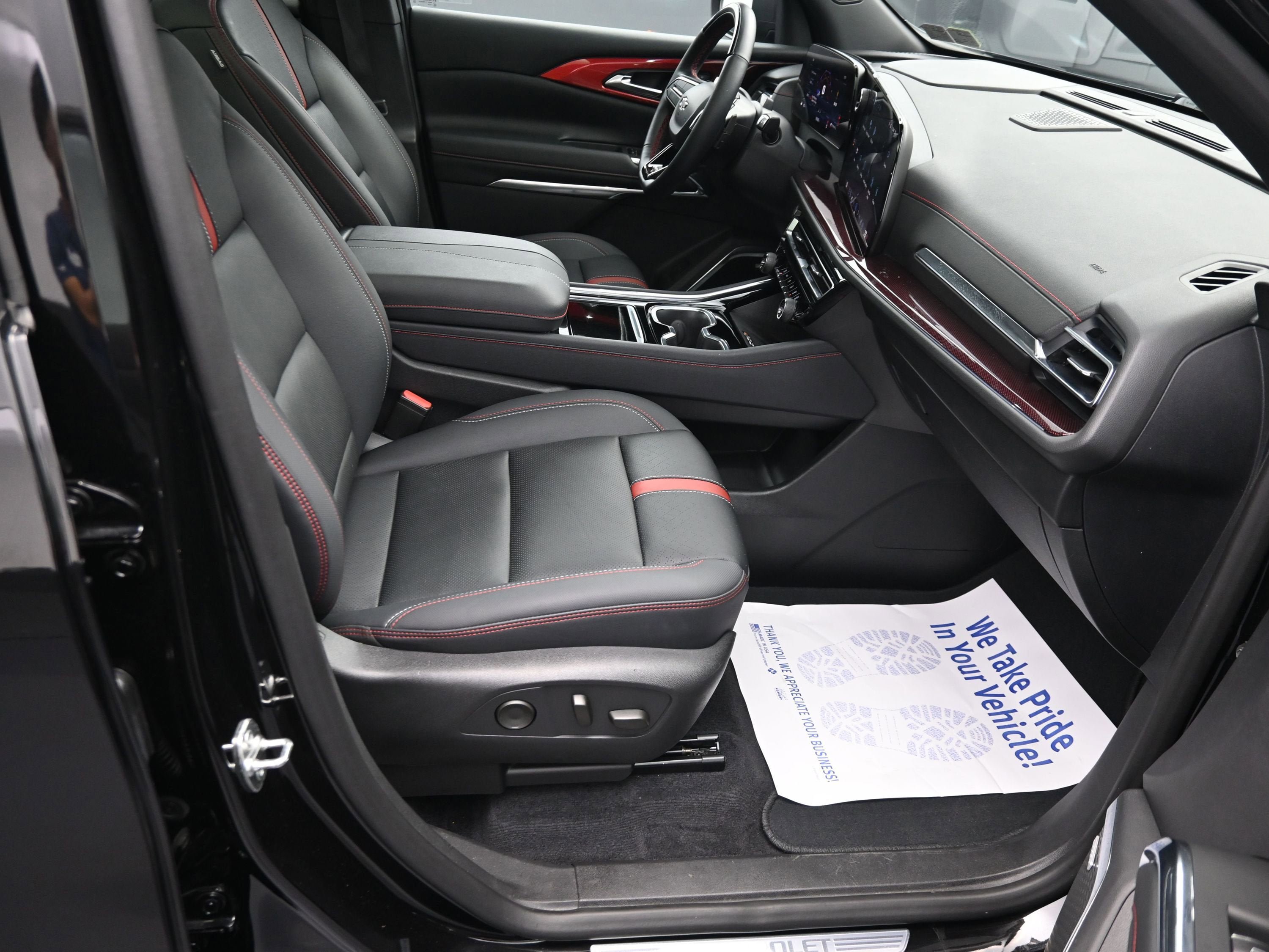 Used 2024 Chevrolet Traverse RS image 40