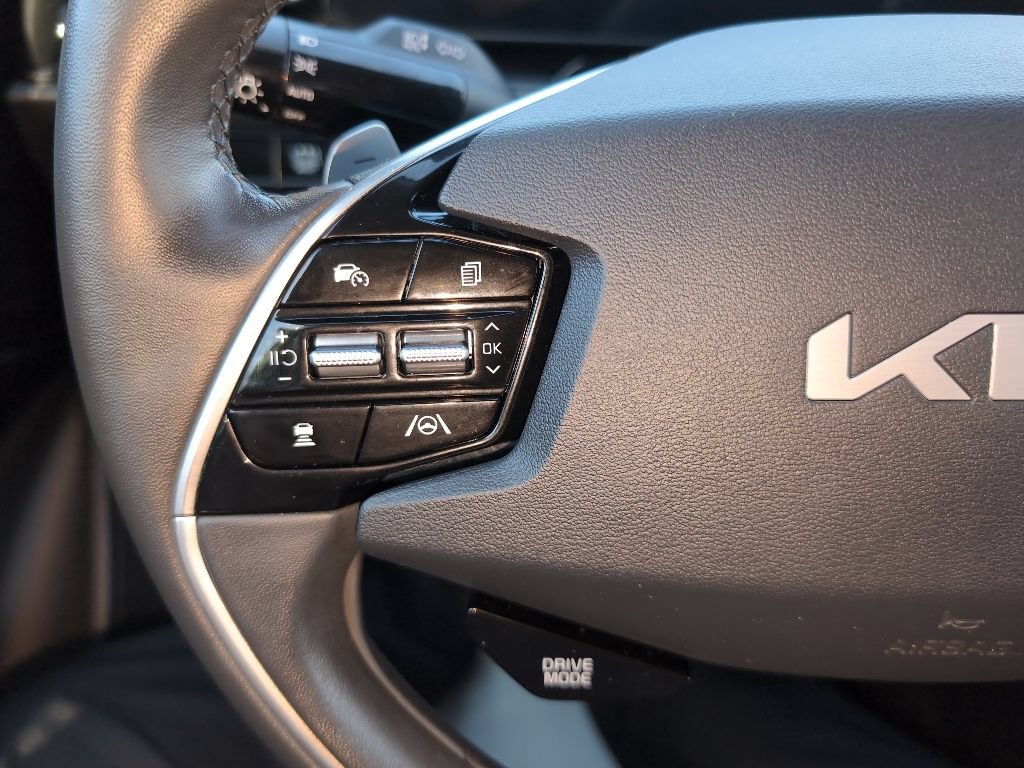 Used 2023 Kia Niro EX FWD image 15