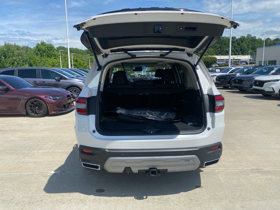 Certified 2025 Honda Pilot Touring image 18