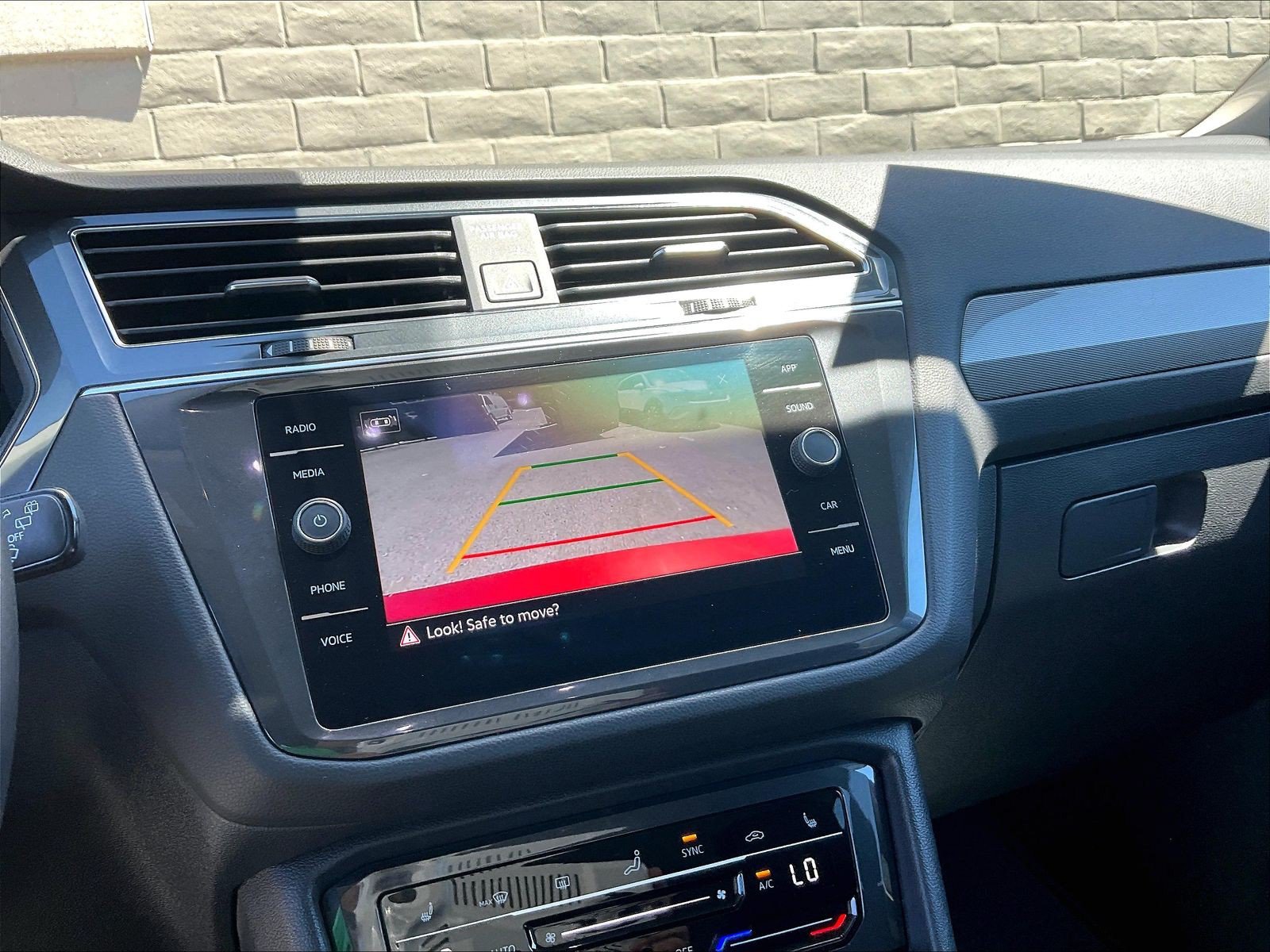 Certified 2023 Volkswagen Tiguan SE FWD image 21