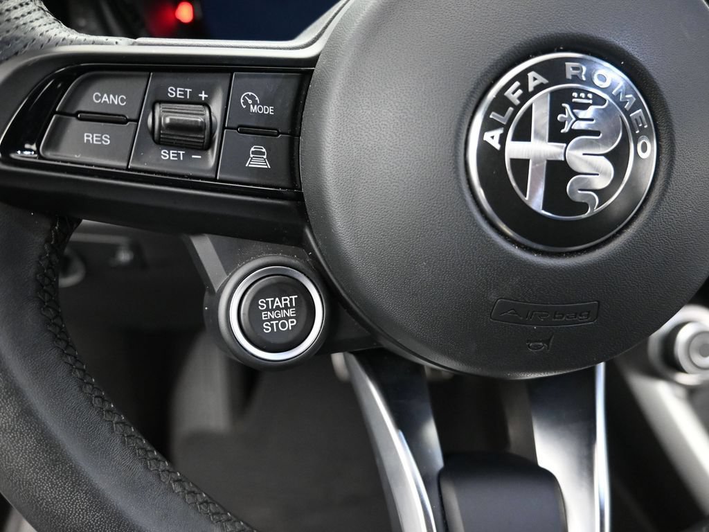 Used 2025 Alfa Romeo Tonale AWD/4WD image 11