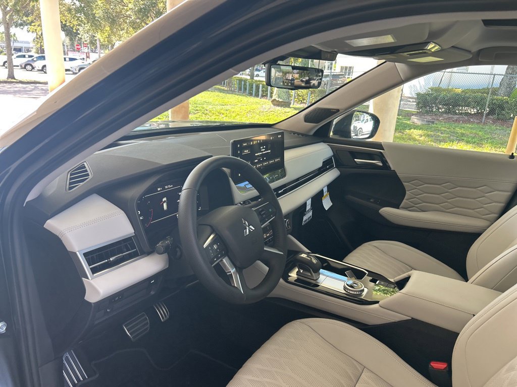 New 2025 Mitsubishi Outlander AWD image 6