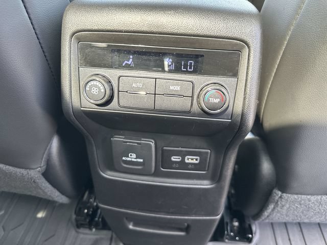 Used 2023 GMC Acadia SLT AWD/4WD image 31