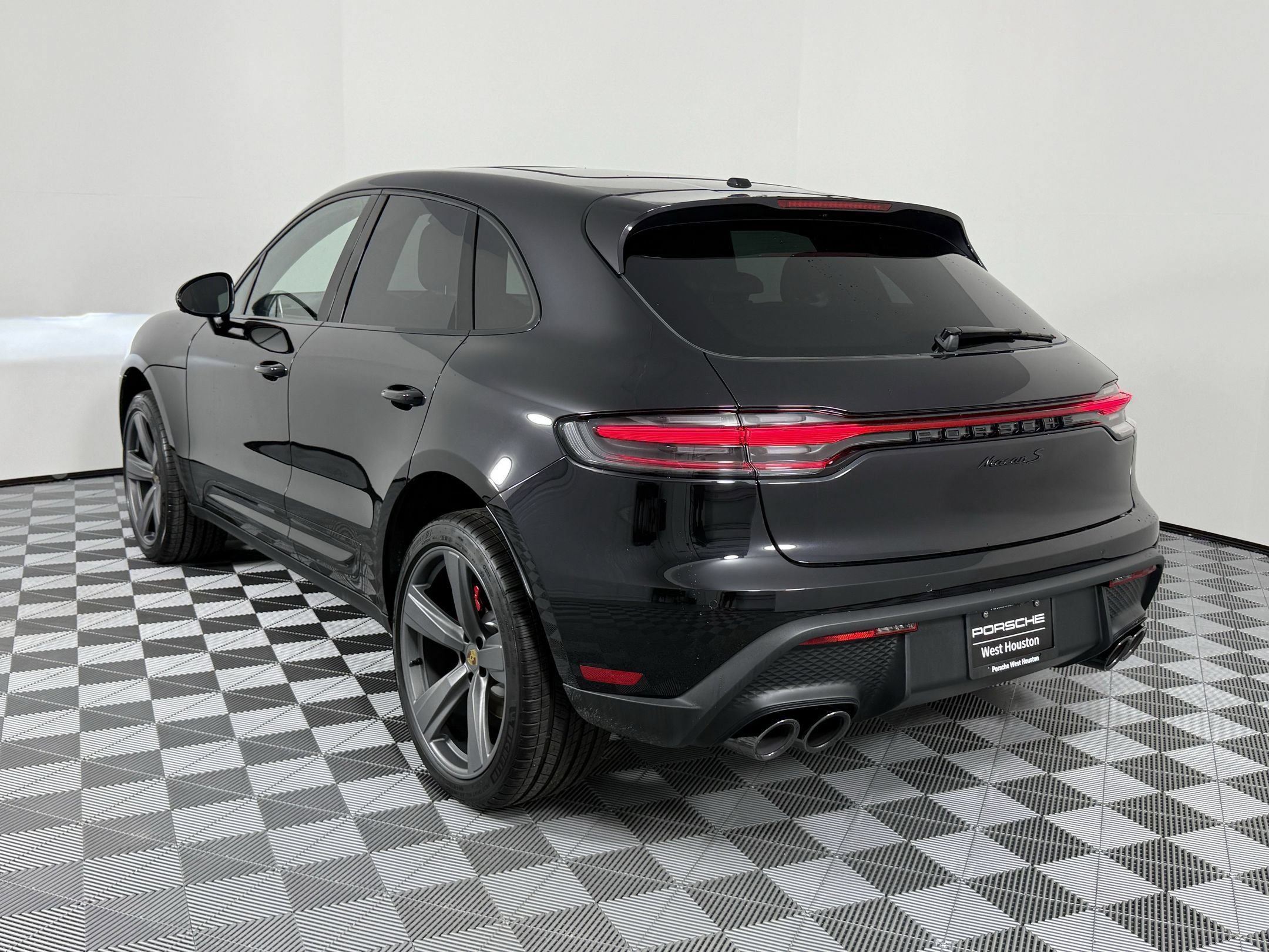 Certified 2026 Porsche Macan S AWD/4WD image 3
