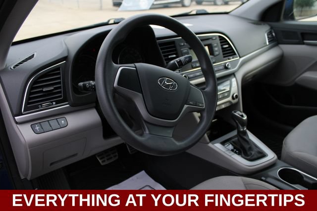 Used 2017 Hyundai Elantra SE FWD image 2