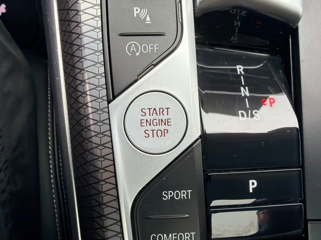 Used 2025 BMW 330i xDrive Sedan w/ Convenience Package image 32