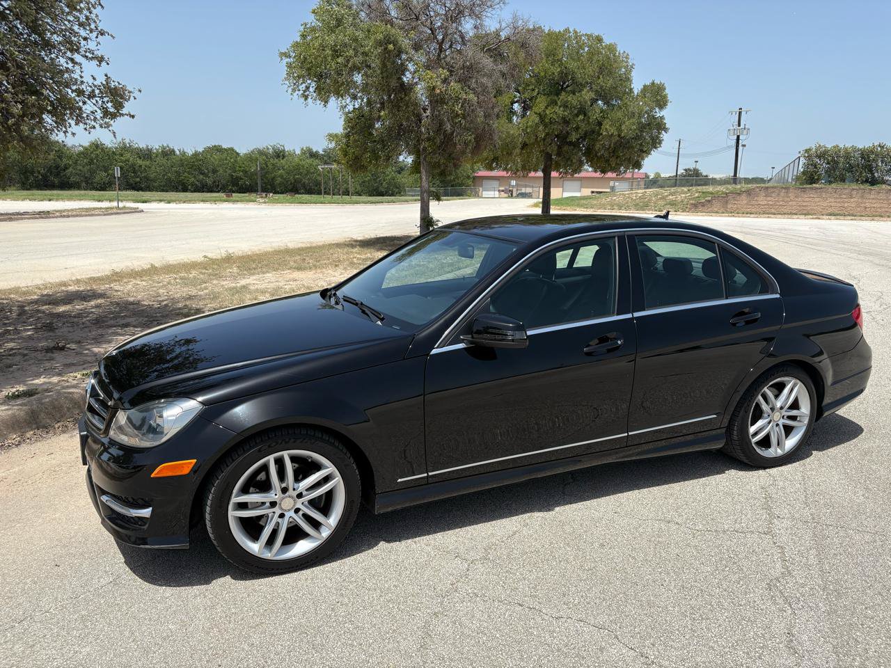 Used 2014 Mercedes-Benz C 250 Sedan image 2