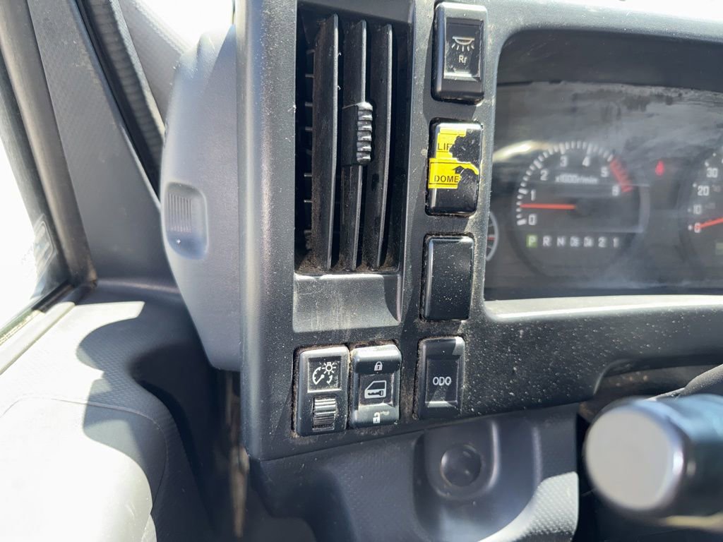 Used 2024 Isuzu NPR RWD image 13