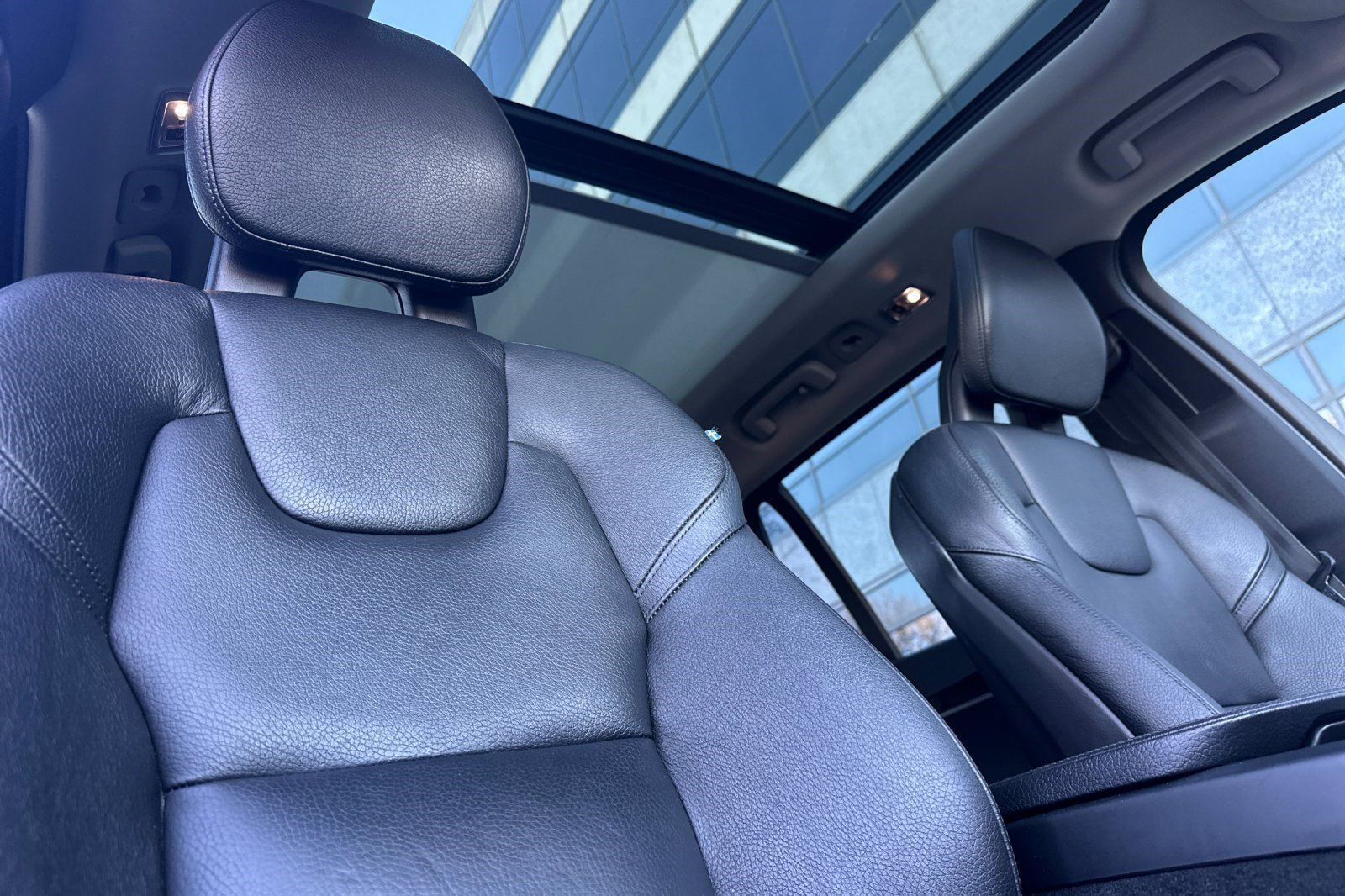 Used 2016 Volvo XC90 T6 Momentum w/ Momentum Plus Package image 22