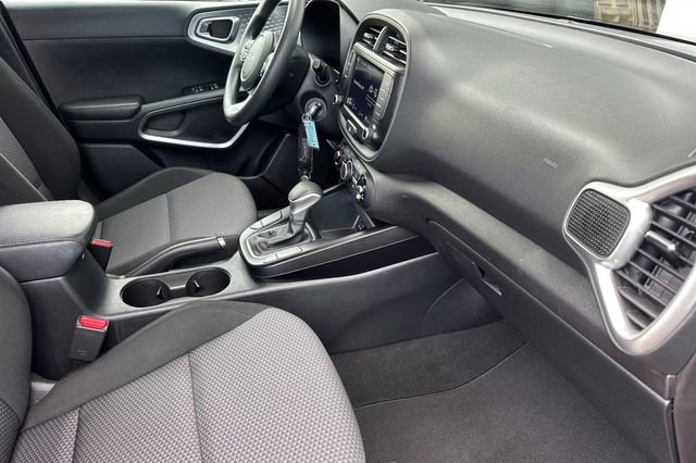 Used 2023 Kia Soul LX w/ LX Technology Package image 17