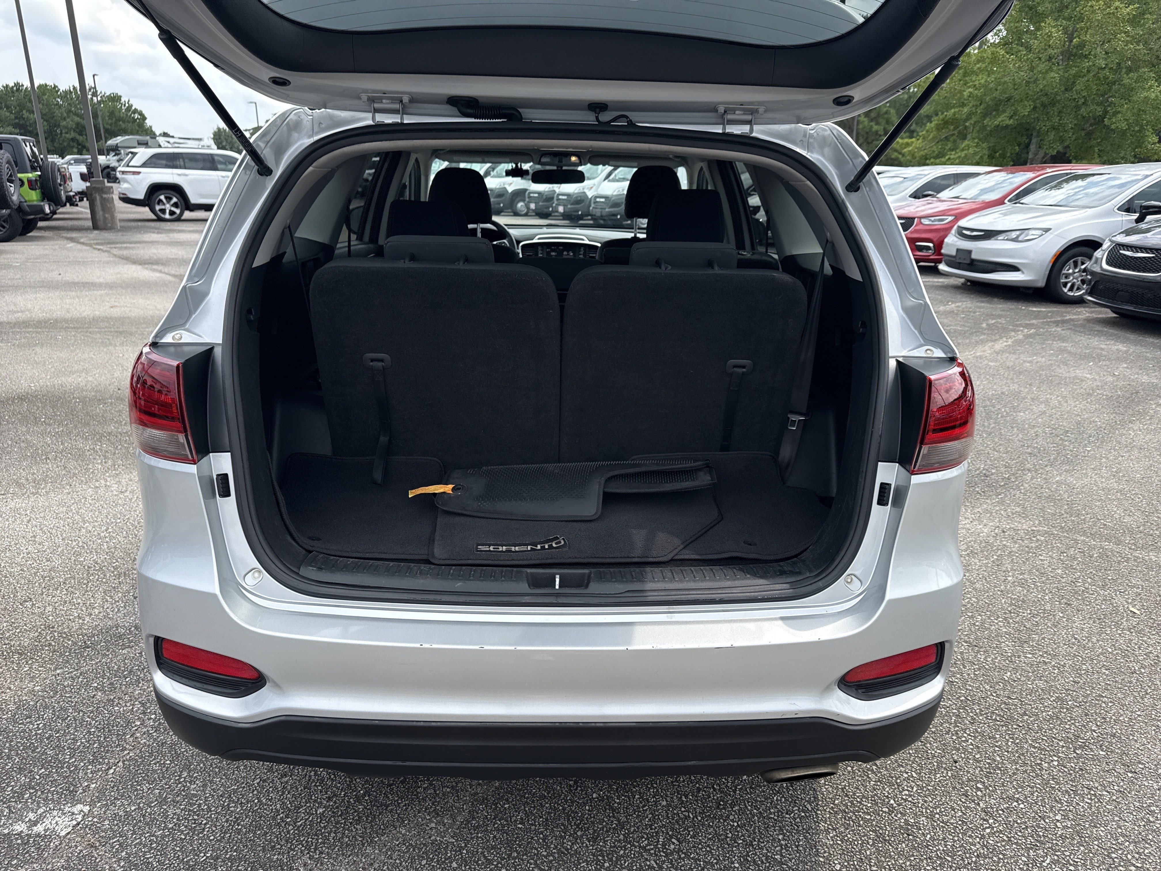 Used 2020 Kia Sorento L FWD image 18