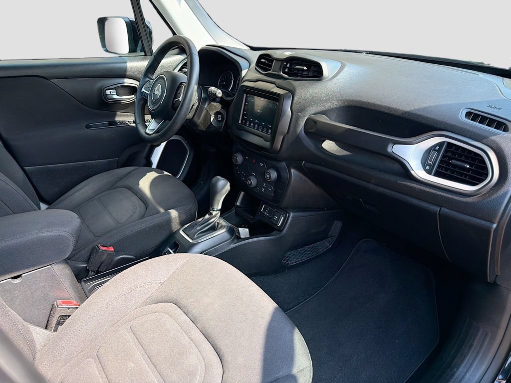 Used 2019 Jeep Renegade Latitude FWD image 14