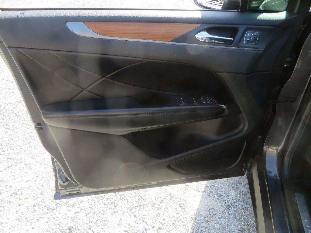 Used 2019 Lincoln MKC Select w/ Select Plus Package FWD image 11