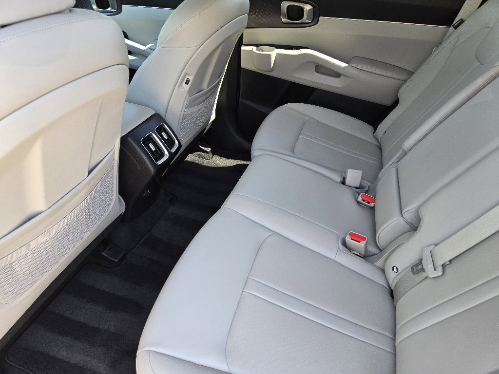 Certified 2025 Kia Sorento S image 28