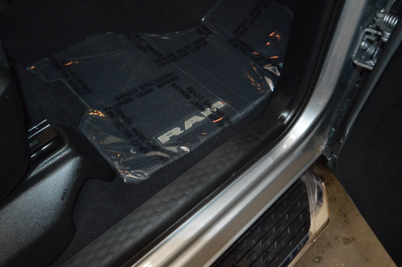 Used 2024 RAM 2500 Big Horn w/ Bed Utility Group image 5