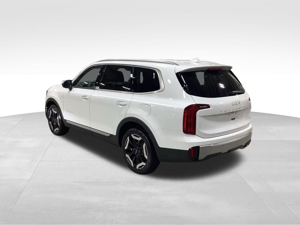 Used 2023 Kia Telluride S image 4