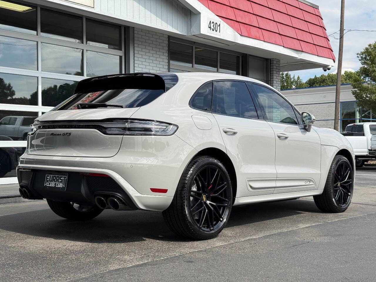 Used 2025 Porsche Macan GTS image 3