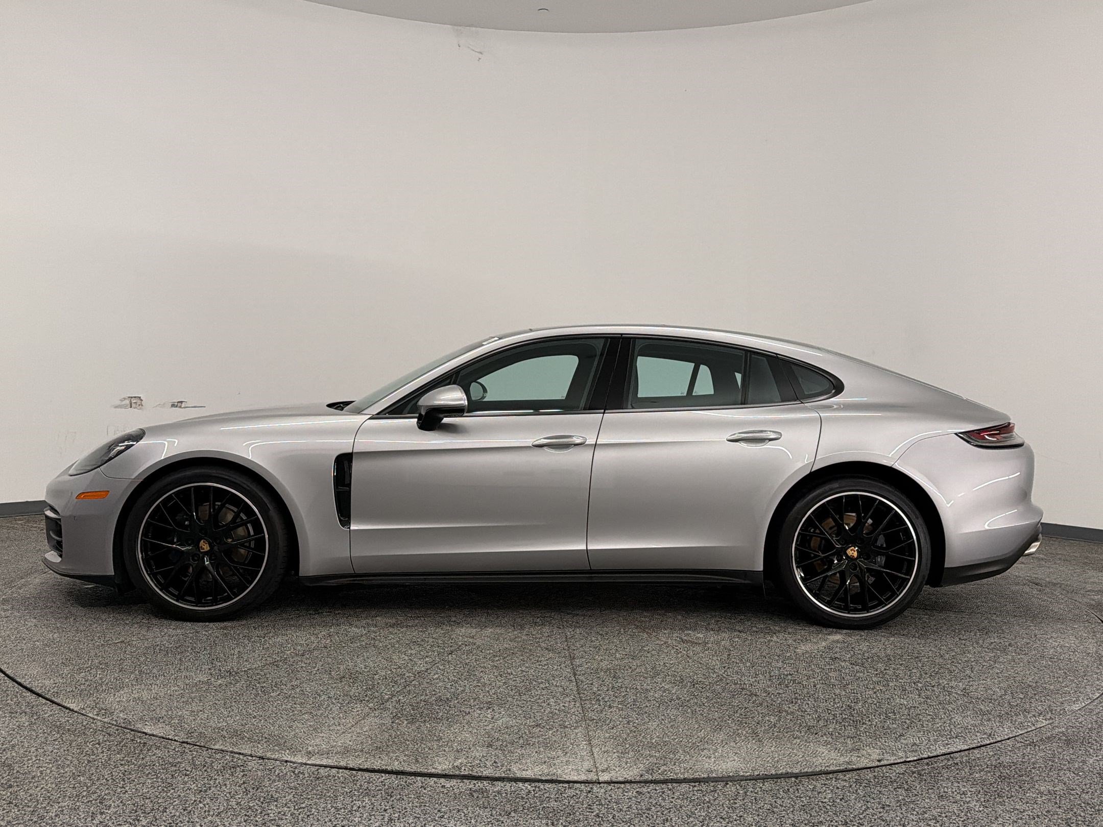 Used 2022 Porsche Panamera 4 AWD/4WD image 2