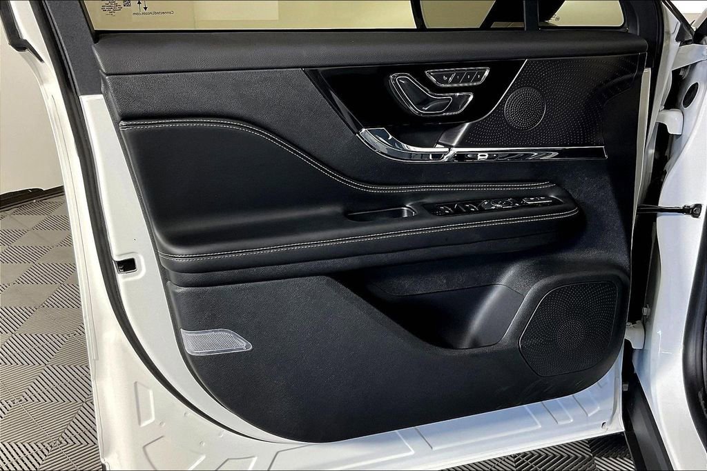 Used 2026 Lincoln Corsair Premiere image 25