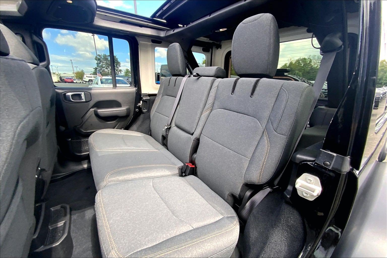 Certified 2024 Jeep Wrangler Unlimited AWD/4WD image 20