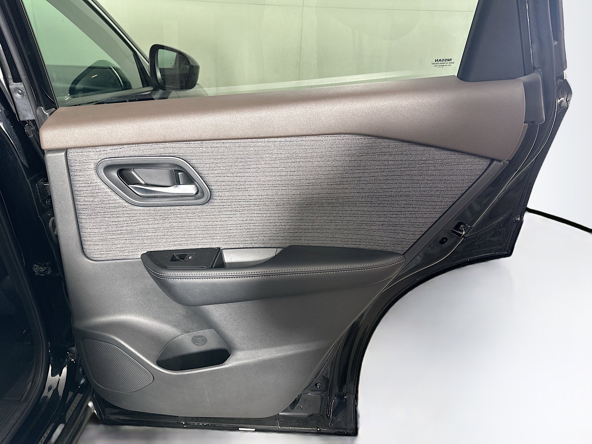 Used 2023 Nissan Rogue SV image 29