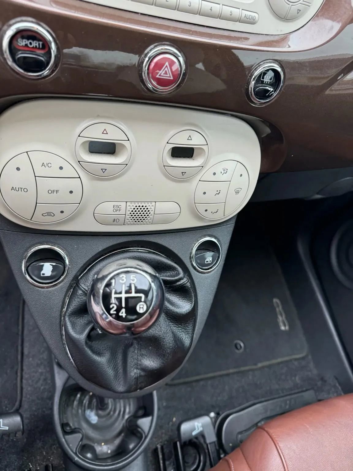 Used 2012 FIAT 500 Lounge w/ Luxury Leather Pkg image 13