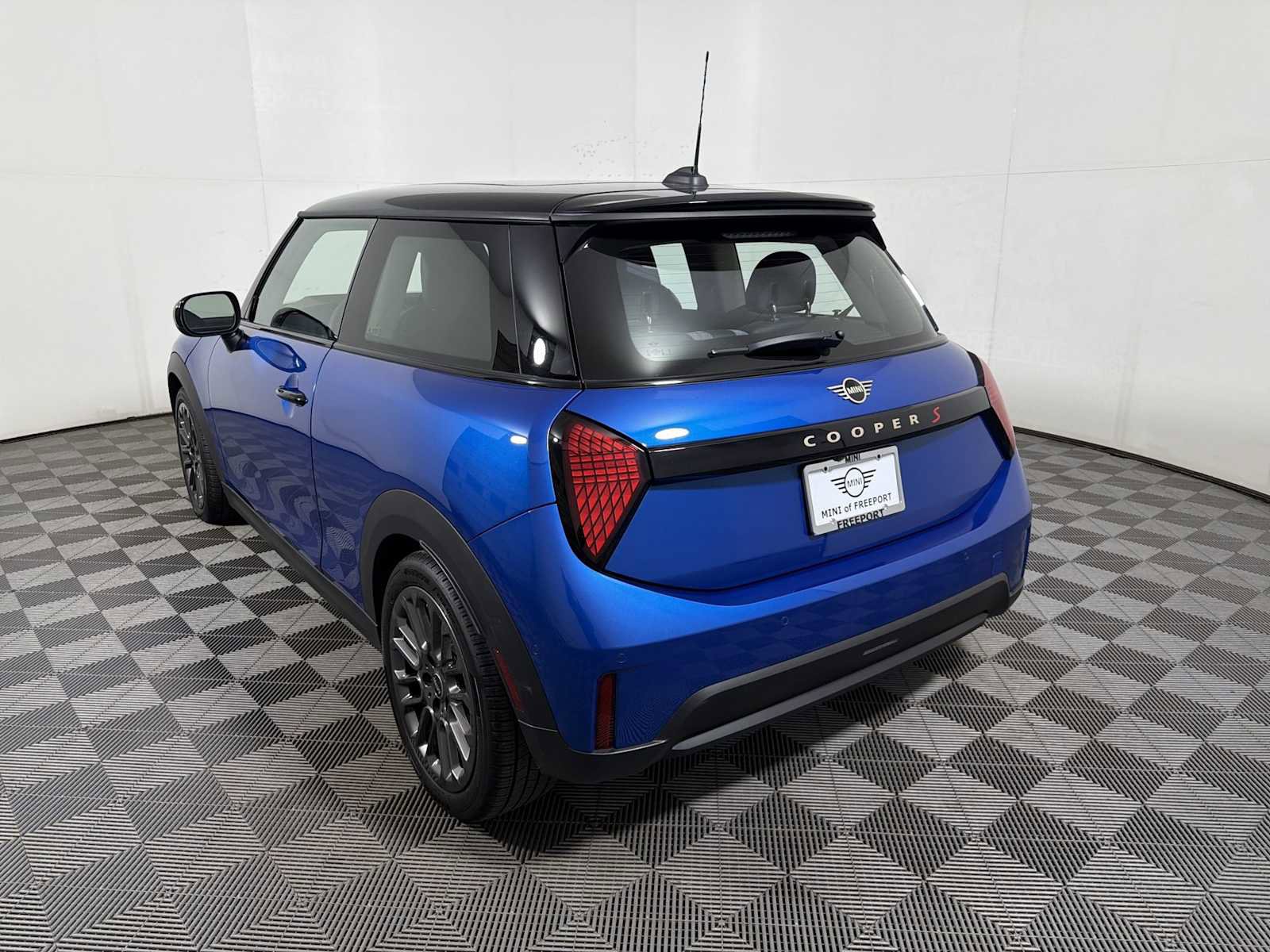 Certified 2025 MINI Cooper S FWD image 5