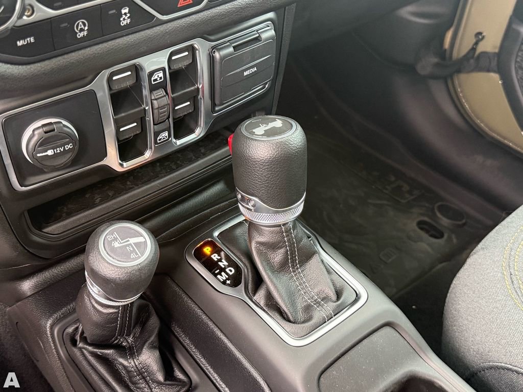 Used 2025 Jeep Wrangler Sport S image 23