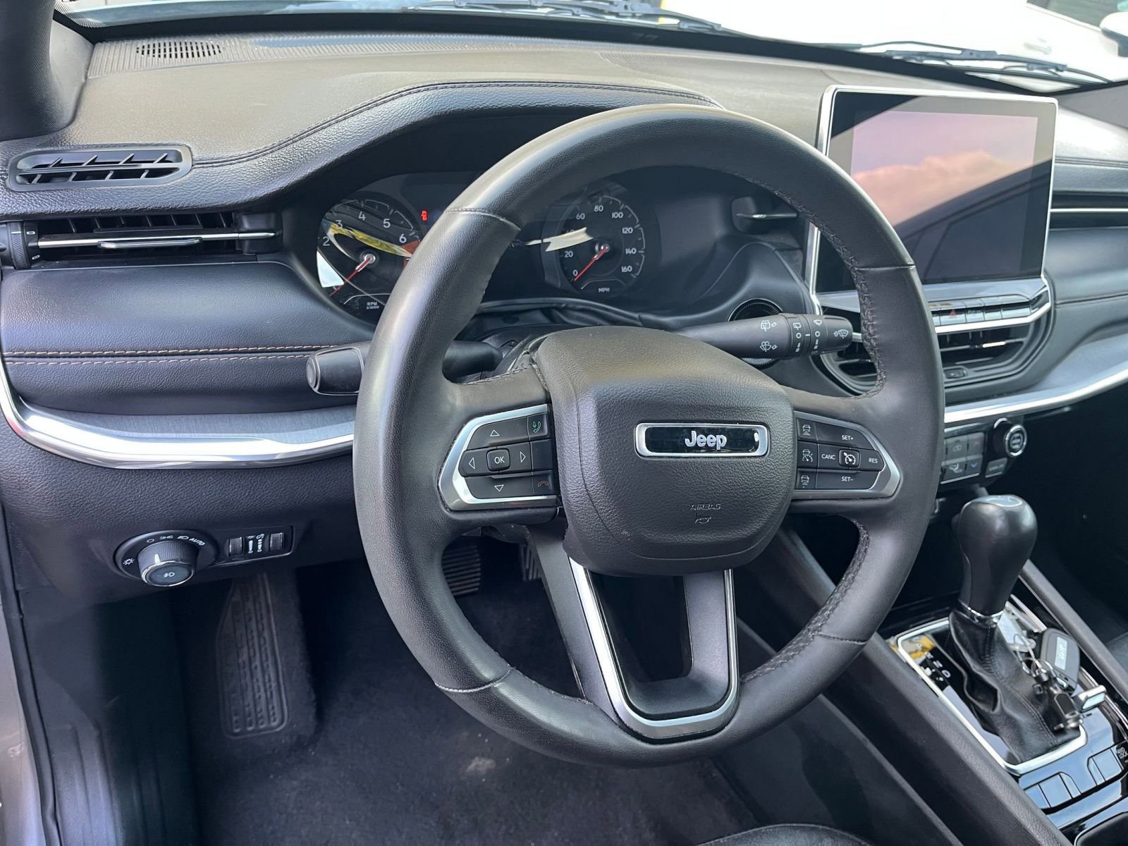 Used 2023 Jeep Compass Limited image 34