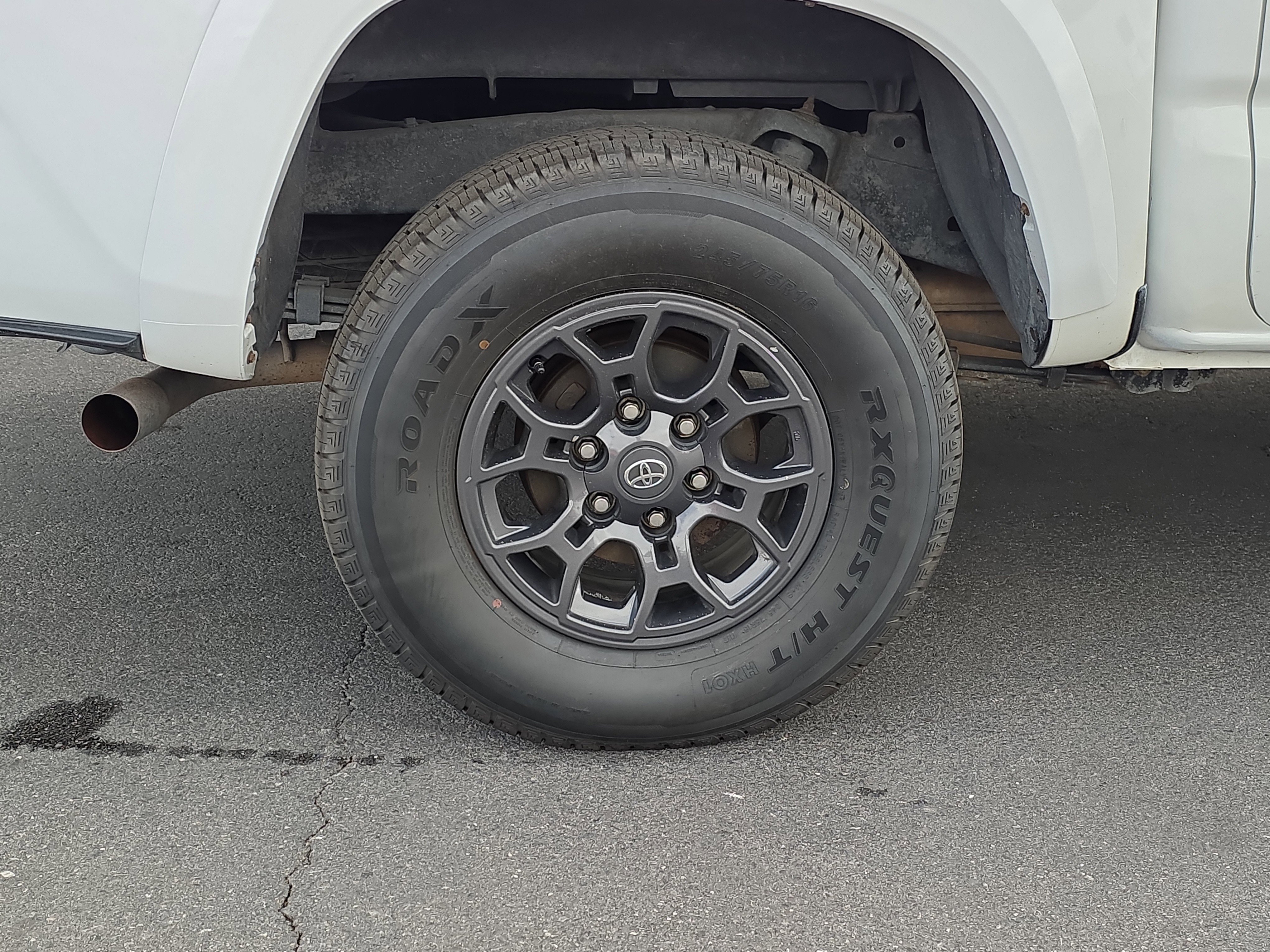 Used 2017 Toyota Tacoma SR5 w/ Tow Package image 9