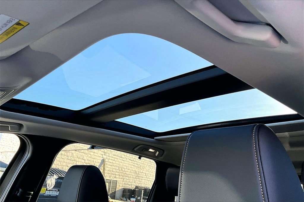 Certified 2025 MAZDA CX-70 Plug-In Hybrid w/ Premium Pkg image 12