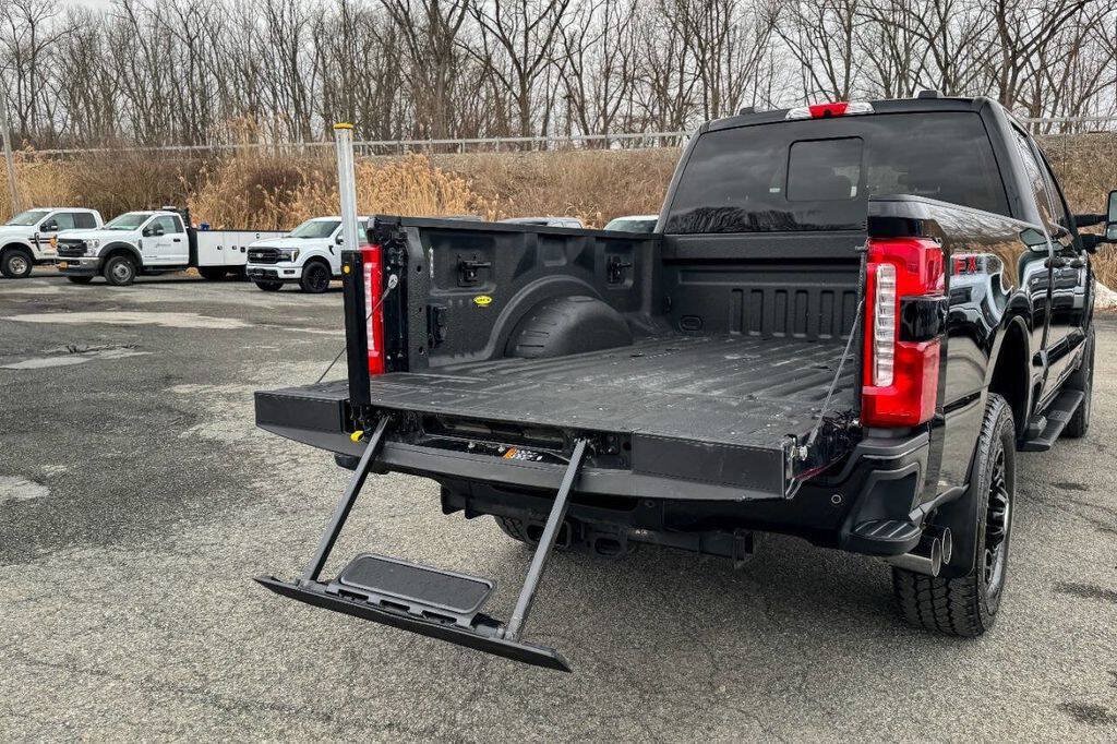 Used 2023 Ford F250 Lariat w/ Lariat Ultimate Package AWD/4WD image 24