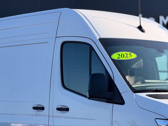Used 2025 Mercedes-Benz Sprinter 2500 image 3
