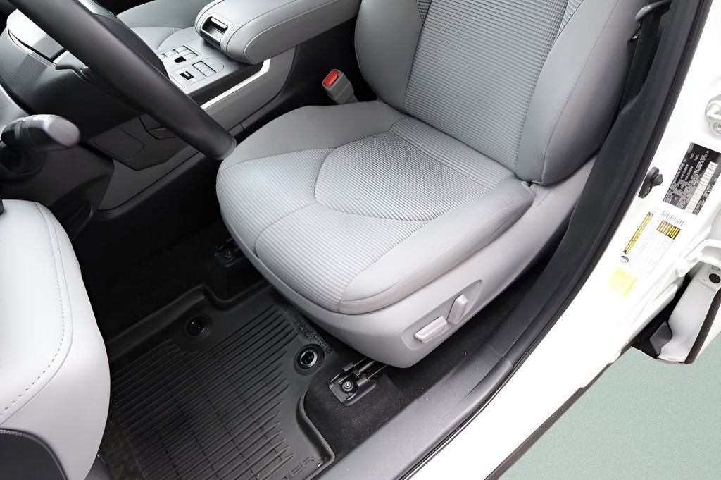 Used 2023 Toyota Highlander LE AWD/4WD image 20