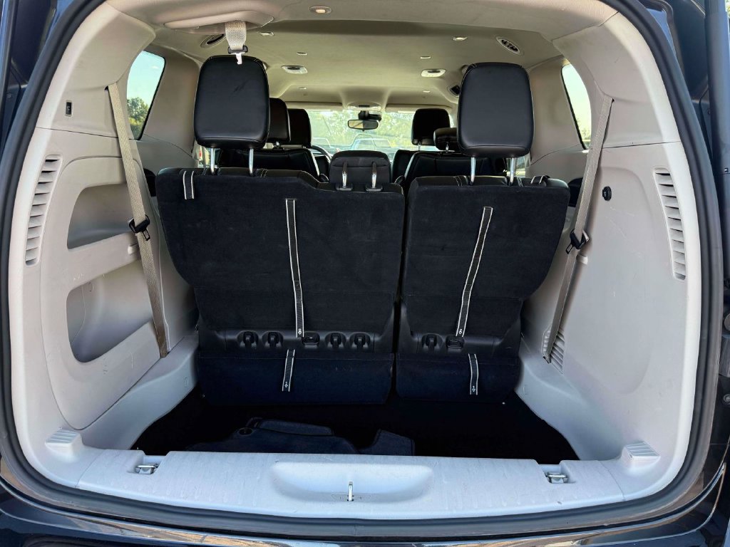 Used 2023 Chrysler Pacifica Touring-L FWD image 10