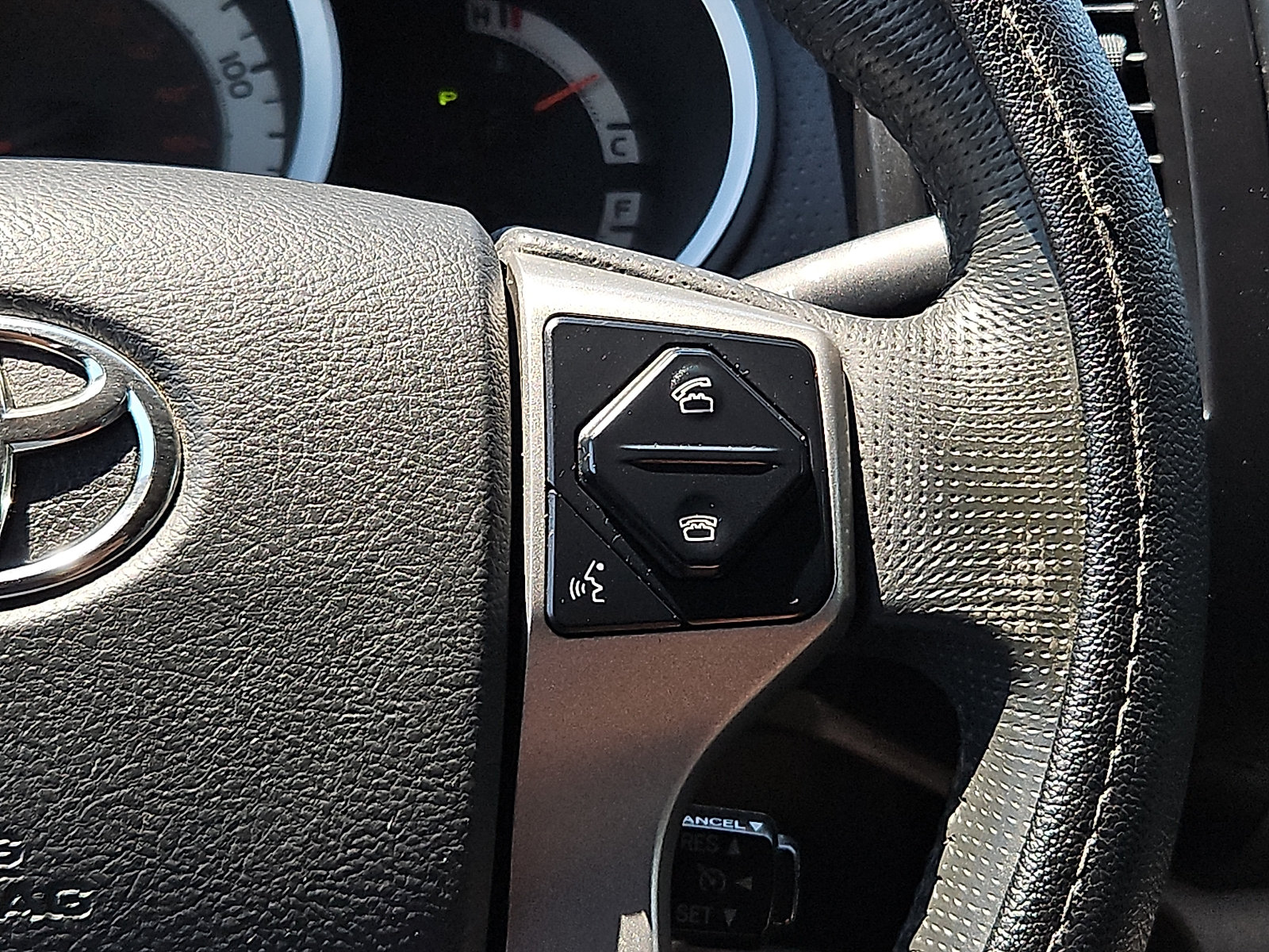 Used 2014 Toyota Tacoma PreRunner w/ Convenience Package RWD image 20