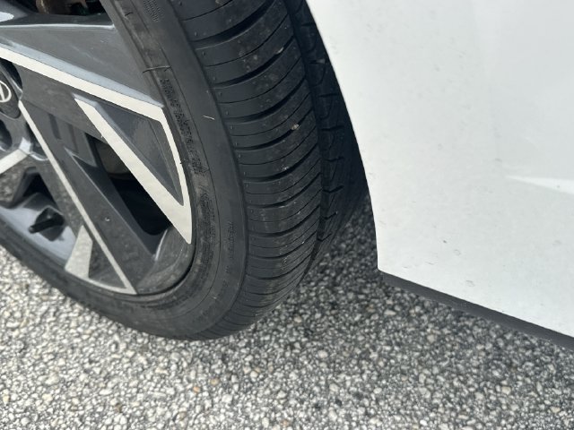 Certified 2024 Hyundai Elantra Limited FWD image 11