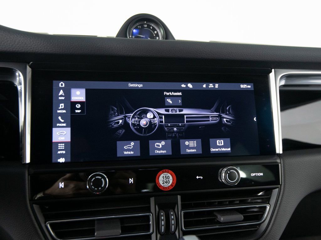 Used 2025 Porsche Macan image 24