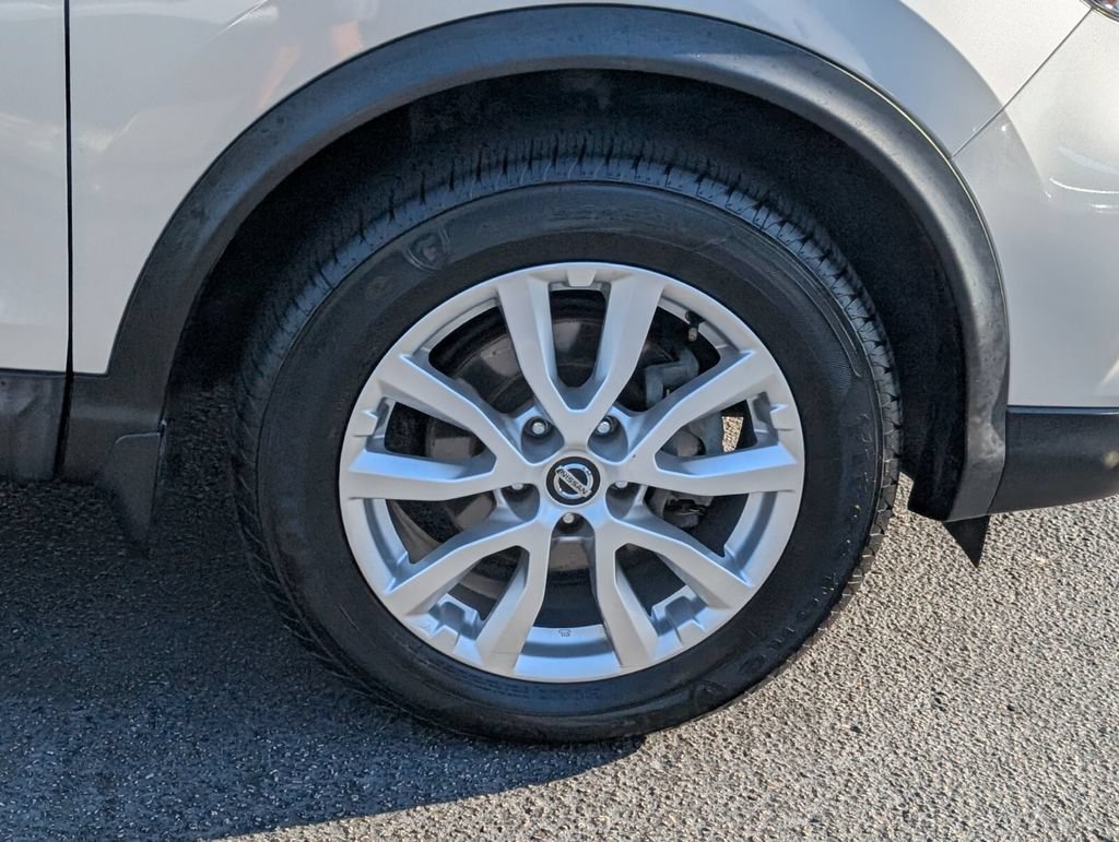 Certified 2021 Nissan Rogue Sport SV FWD image 9