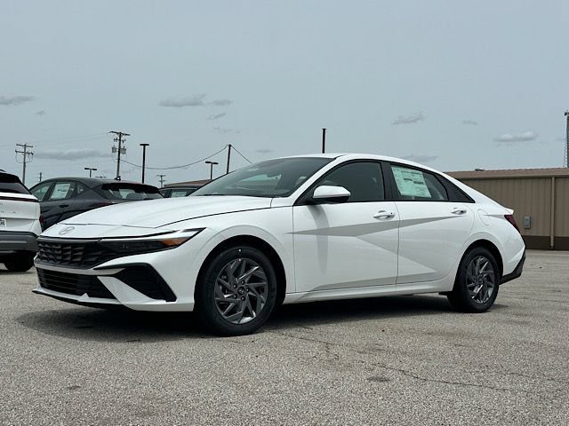 New 2026 Hyundai Elantra Hybrid FWD image 2