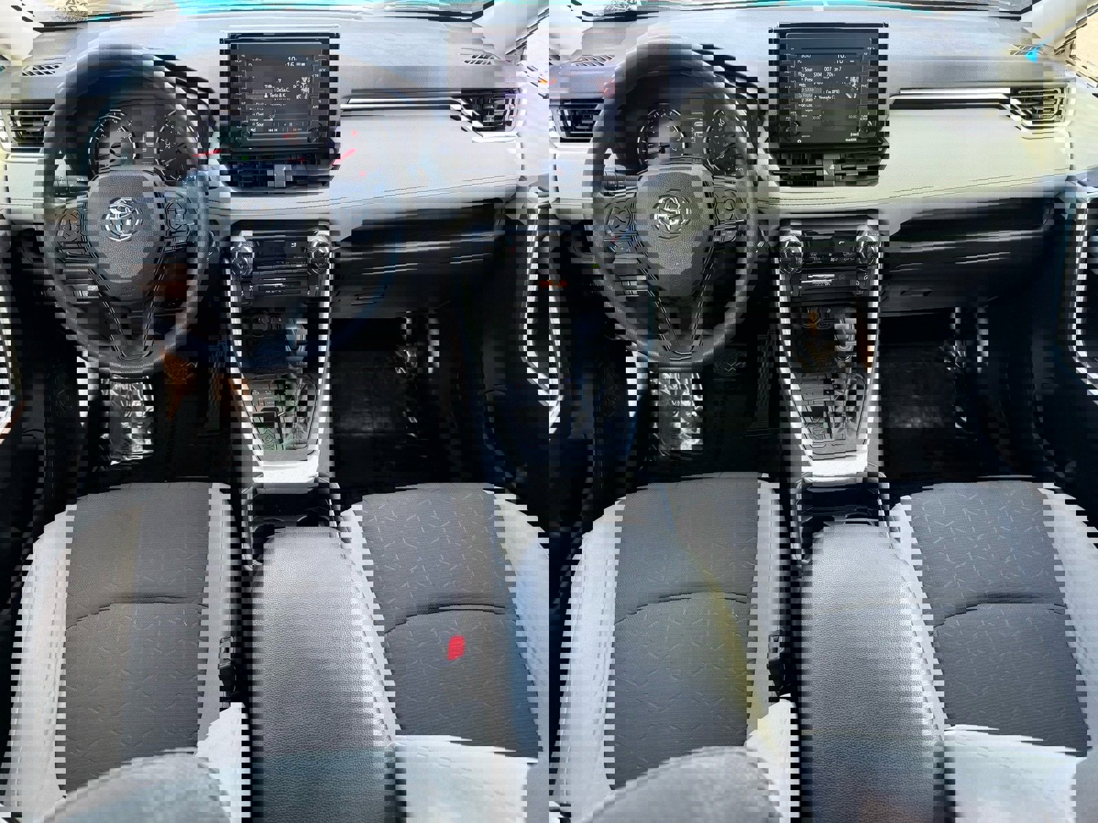 Used 2020 Toyota RAV4 XLE image 29